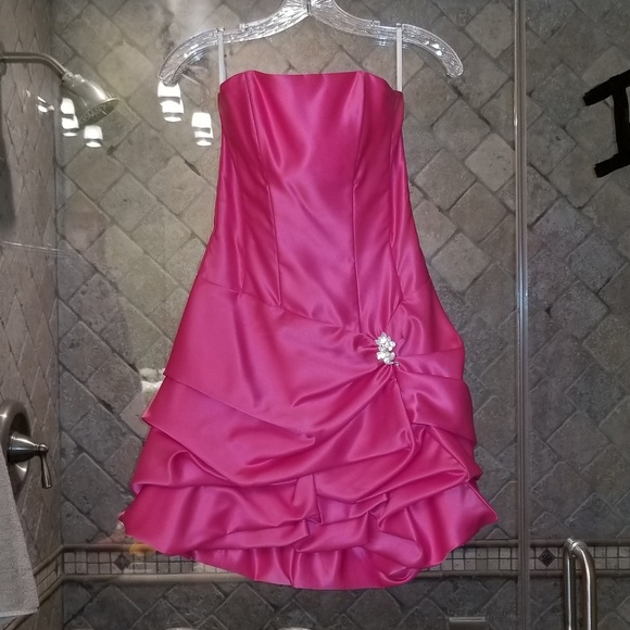 Cache, Prom Dress - Picture 4 of 7